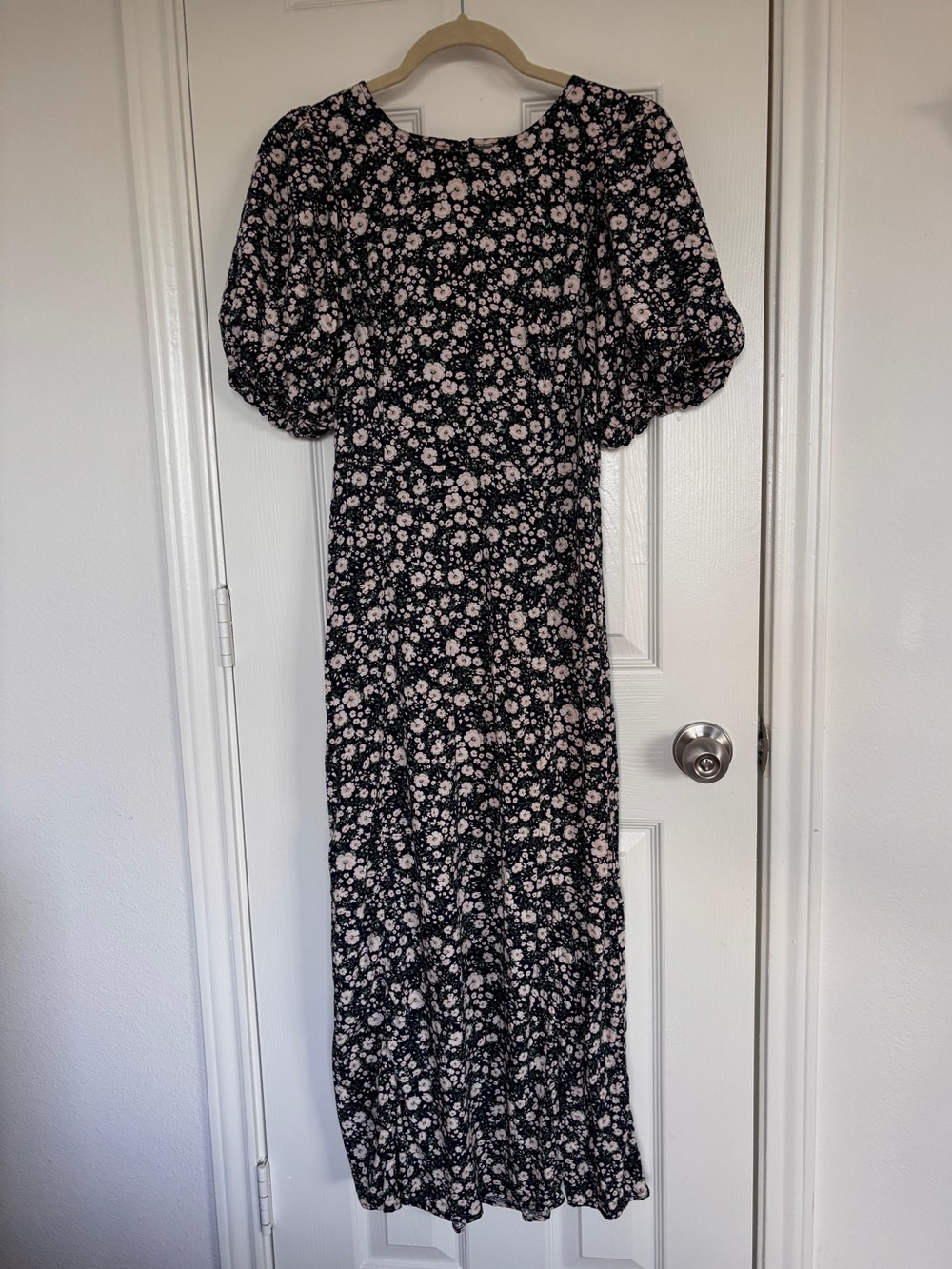 Navy Floral Puff-Sleeve Maxi Dress